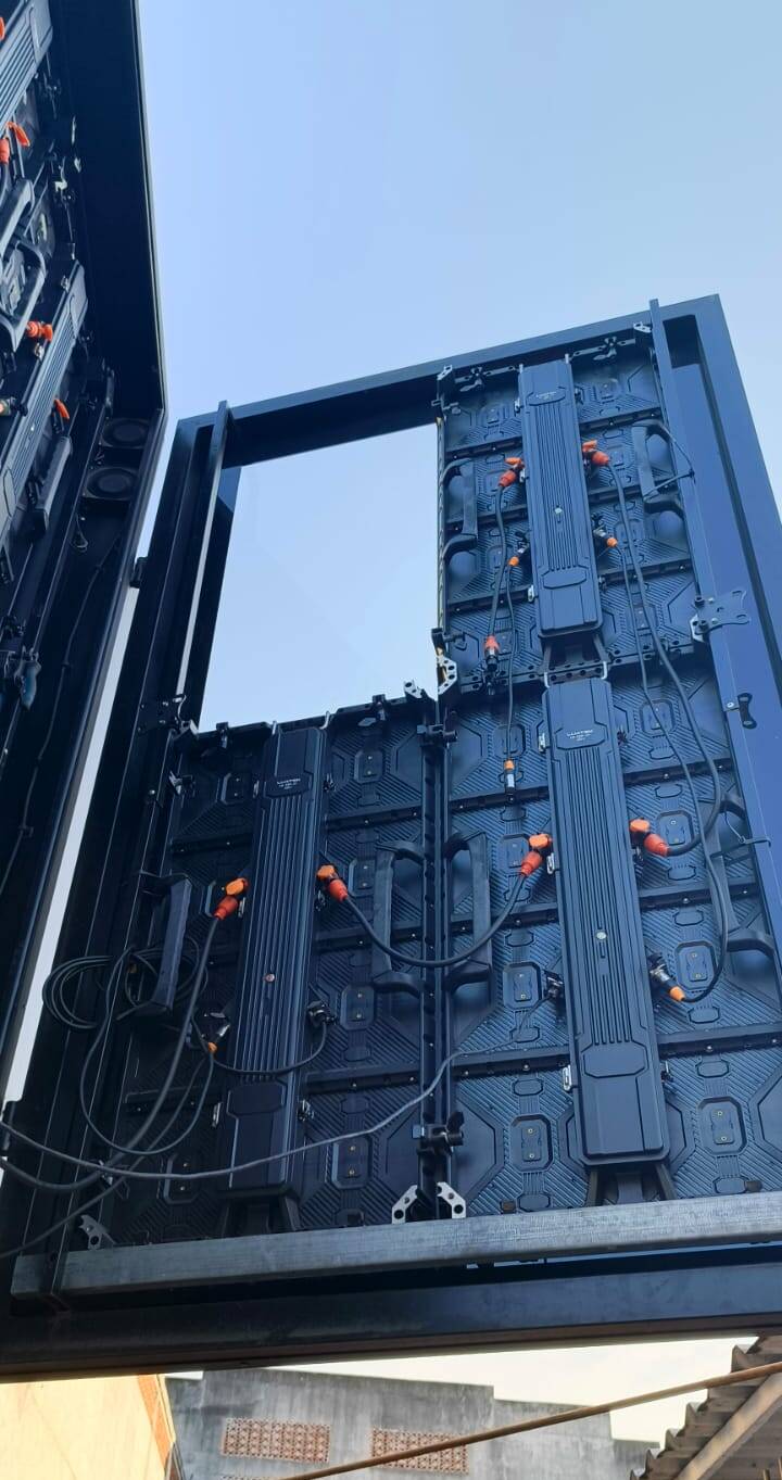 Manutenção de painel de led para supermercado Multi Market