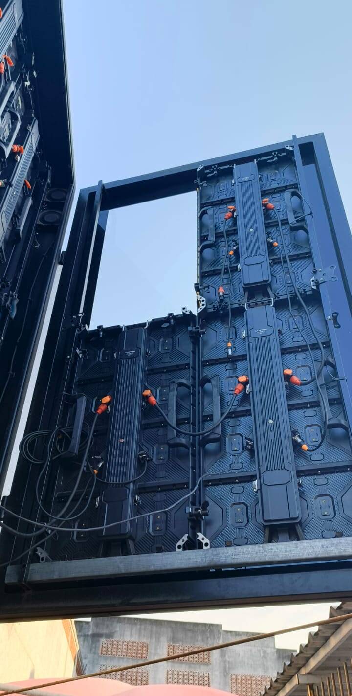 Manutenção de painel de led para supermercado Multi Market